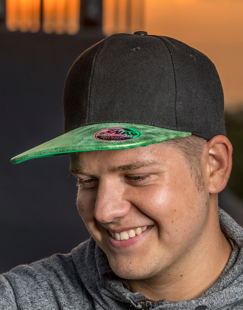 Bronx Glitter Flat Peak Snapback Cap in Farbe Black/Green