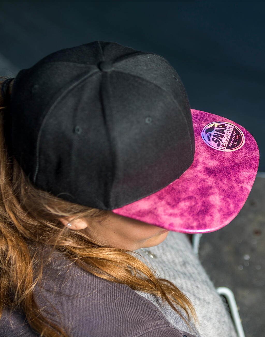Bronx Glitter Flat Peak Snapback Cap in Farbe Black/Green