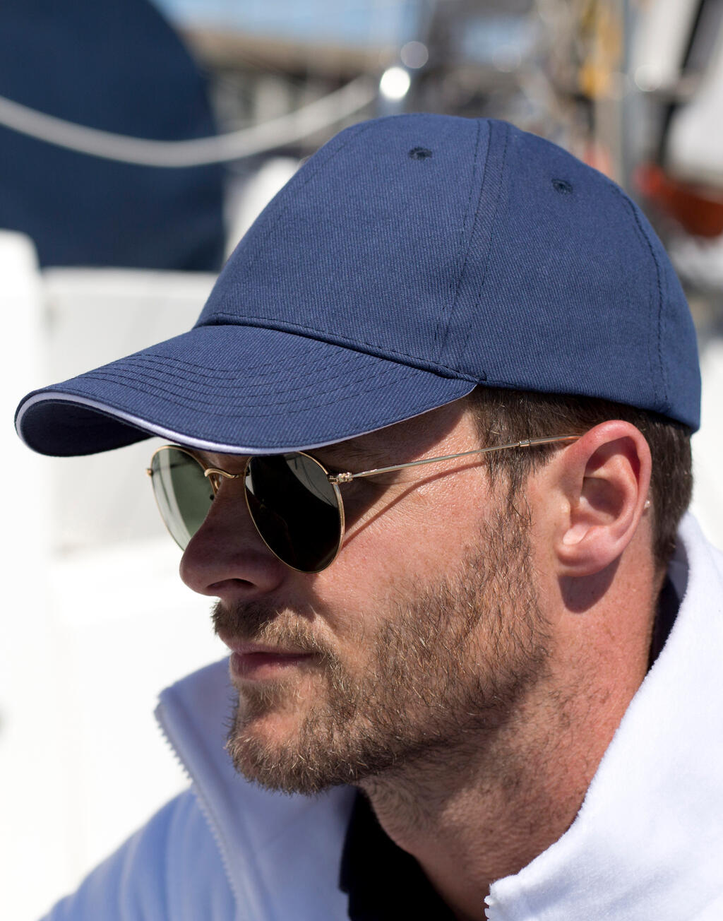 Memphis Low Profile Sandwich Peak Cap in Farbe Black/Red