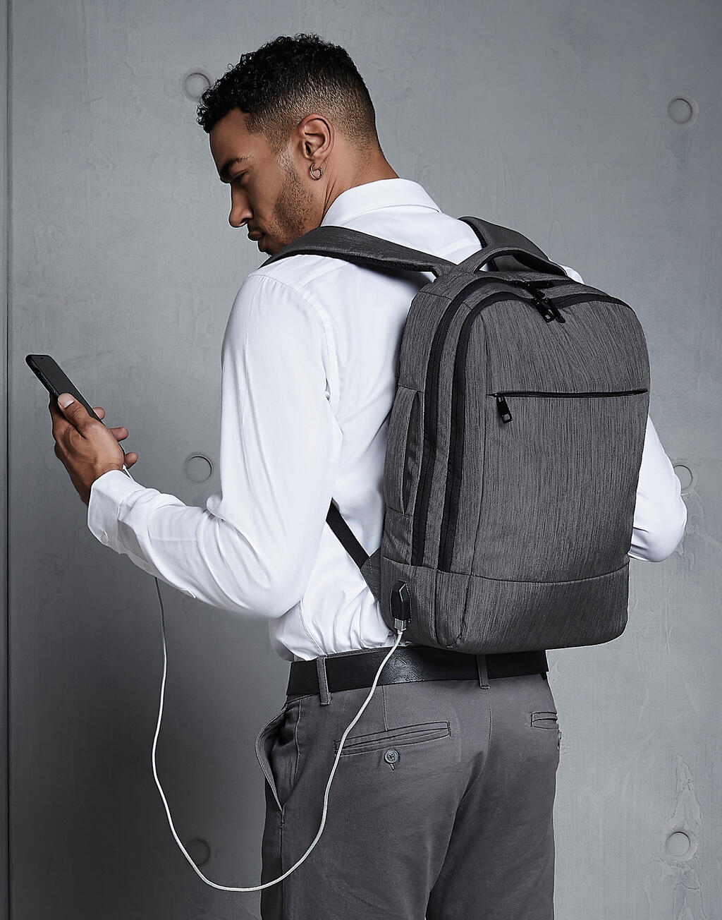 Q-Tech Charge Convertible Backpack in Farbe Black
