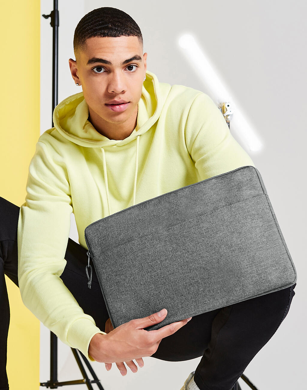 Essential 15" Laptop Case in Farbe Black