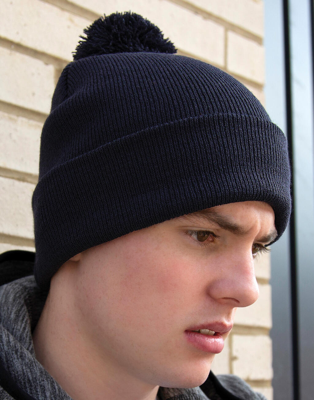 Pom Pom Beanie in Farbe Black