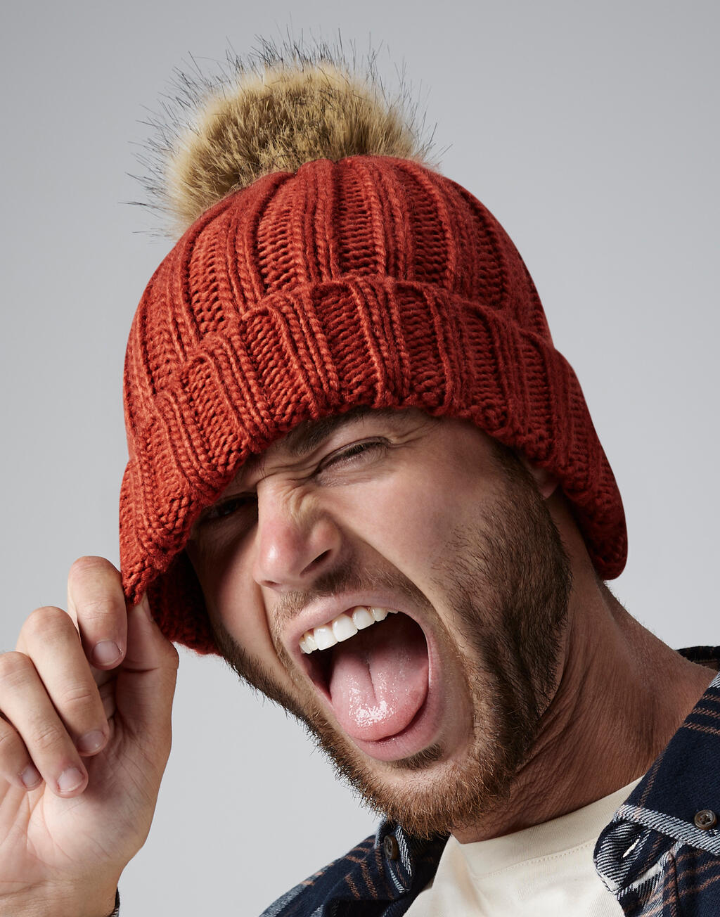 Fur Pop Pom Chunky Beanie in Farbe Biscuit