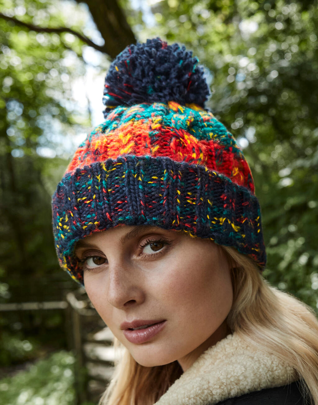 Corkscrew Pom Pom Beanie in Farbe Milkshake Mix