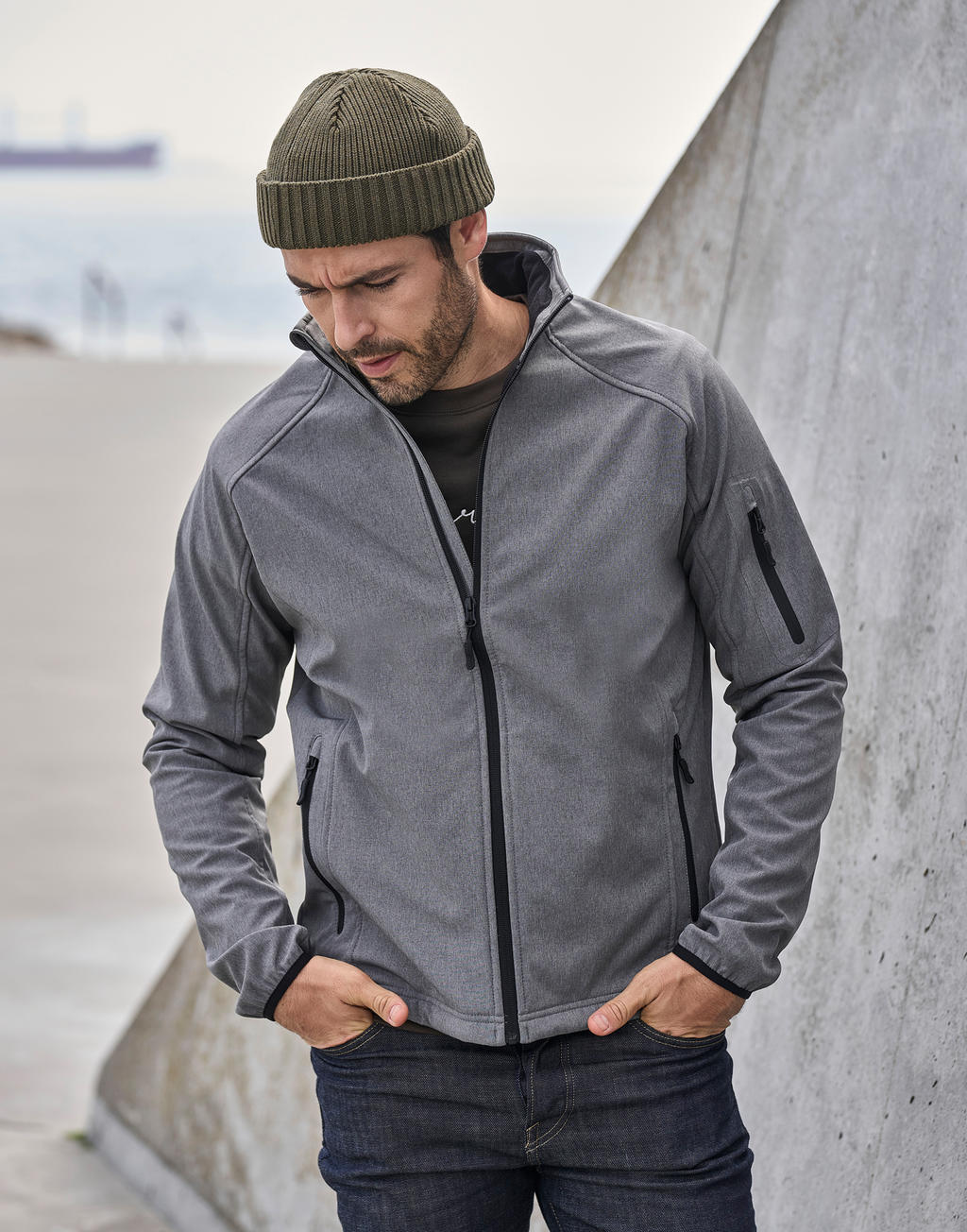 Lightweight Performance Softshell in Farbe Black