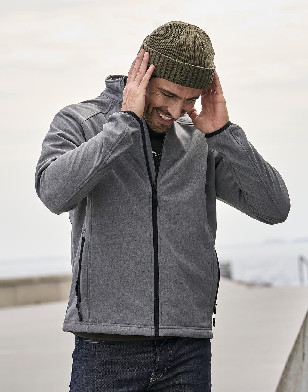 Lightweight Performance Softshell in Farbe Black