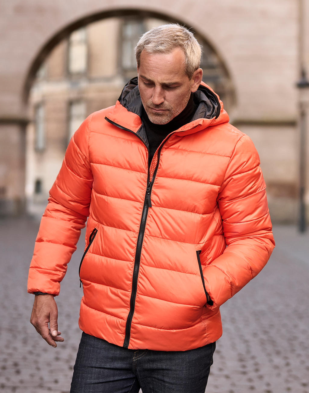 Lite Hooded Jacket in Farbe Black