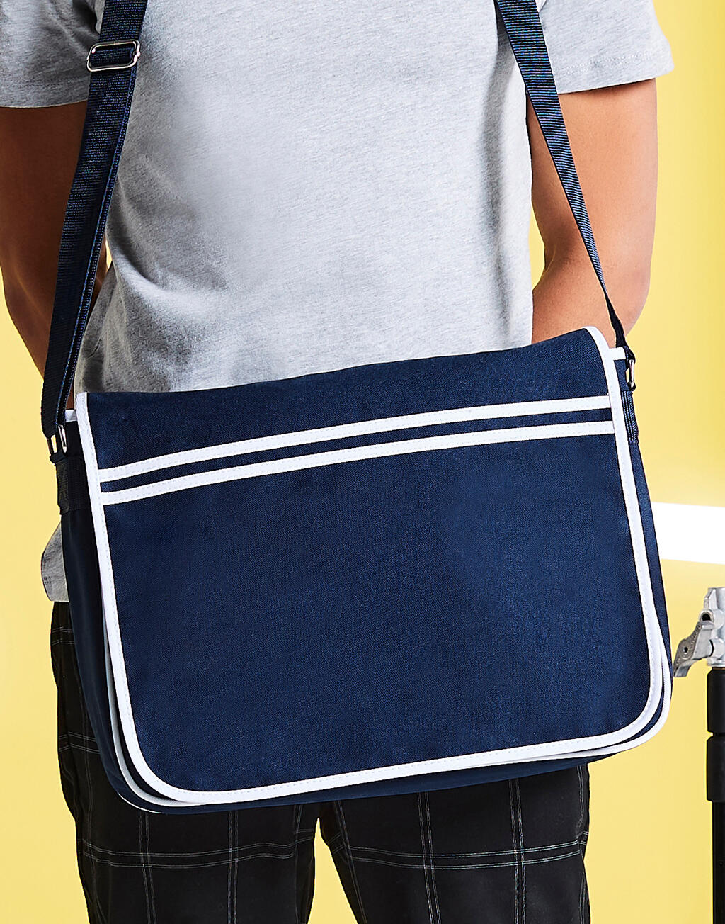 Retro Messenger in Farbe Black/White