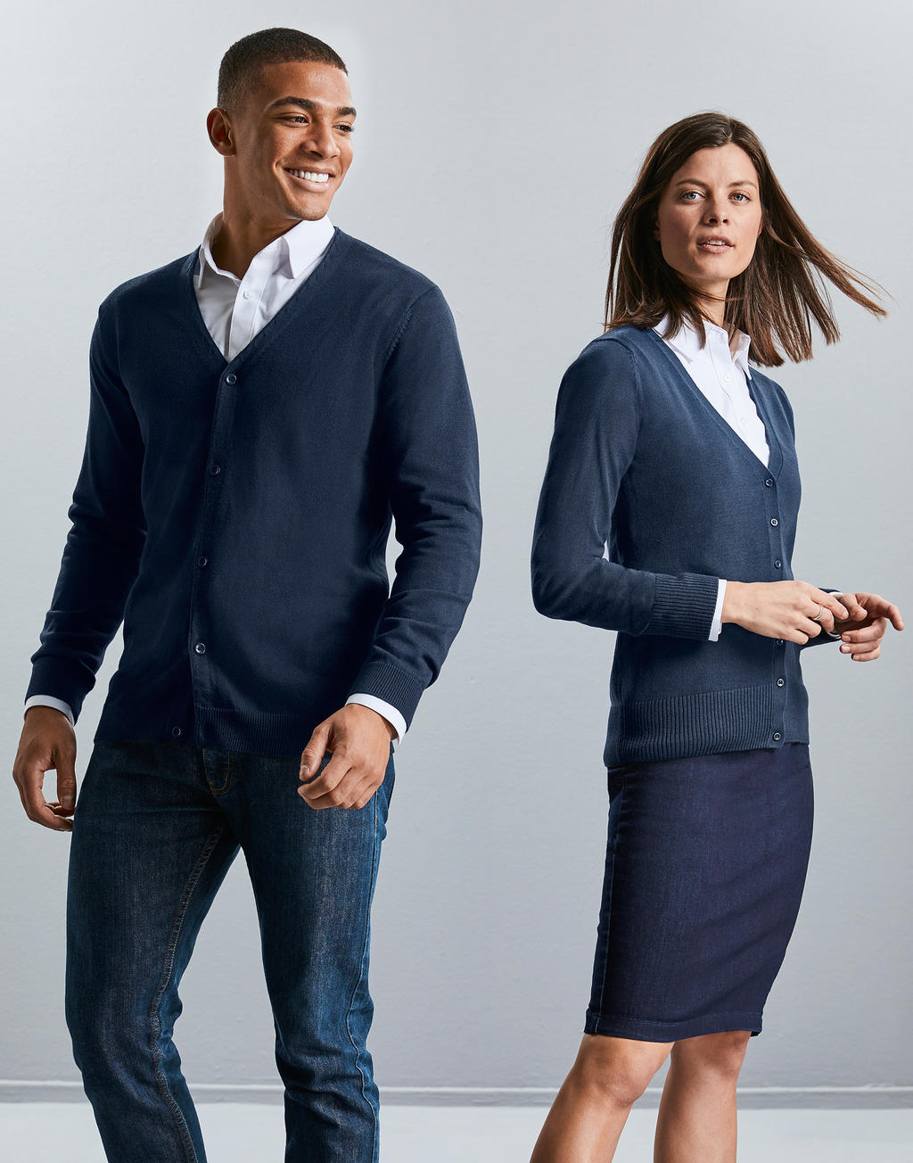 Ladies' V-Neck Knitted Cardigan in Farbe Black