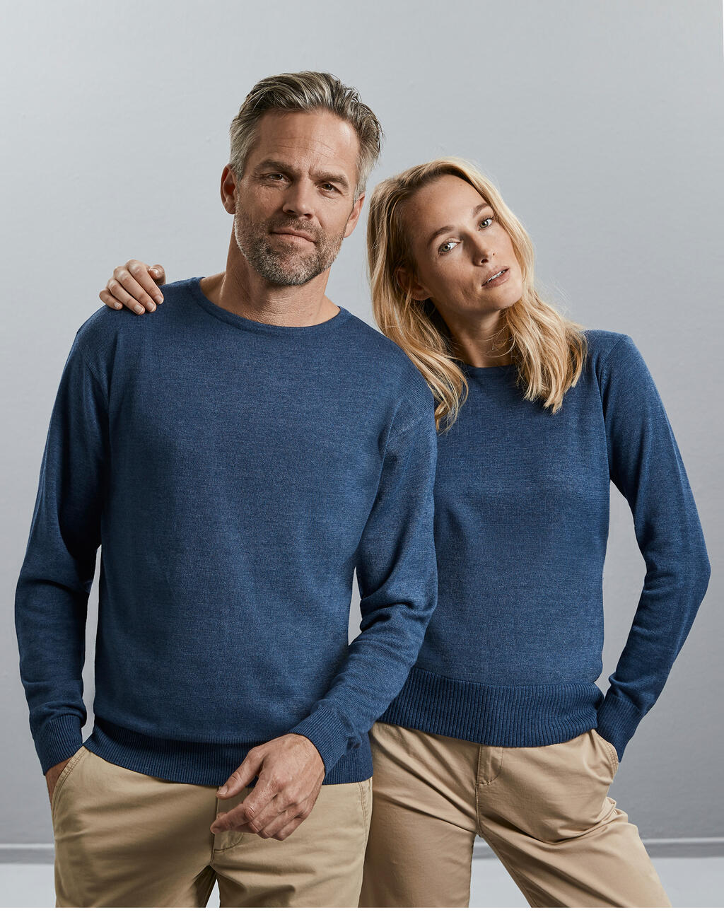 Ladies' Crew Neck Knitted Pullover in Farbe Black