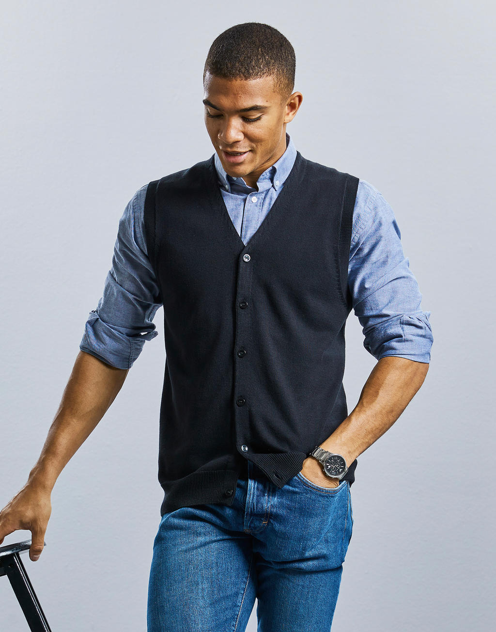 Men's V-Neck Sleeveless Knitted Cardigan in Farbe Black