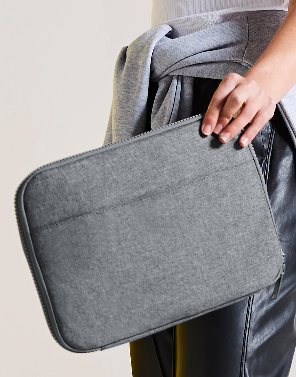 Essential Tech Organiser in Farbe Black