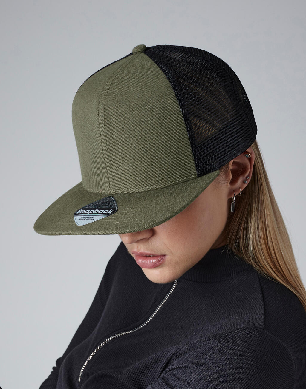 Original Flat Peak 6 Panel Trucker in Farbe Black/Black