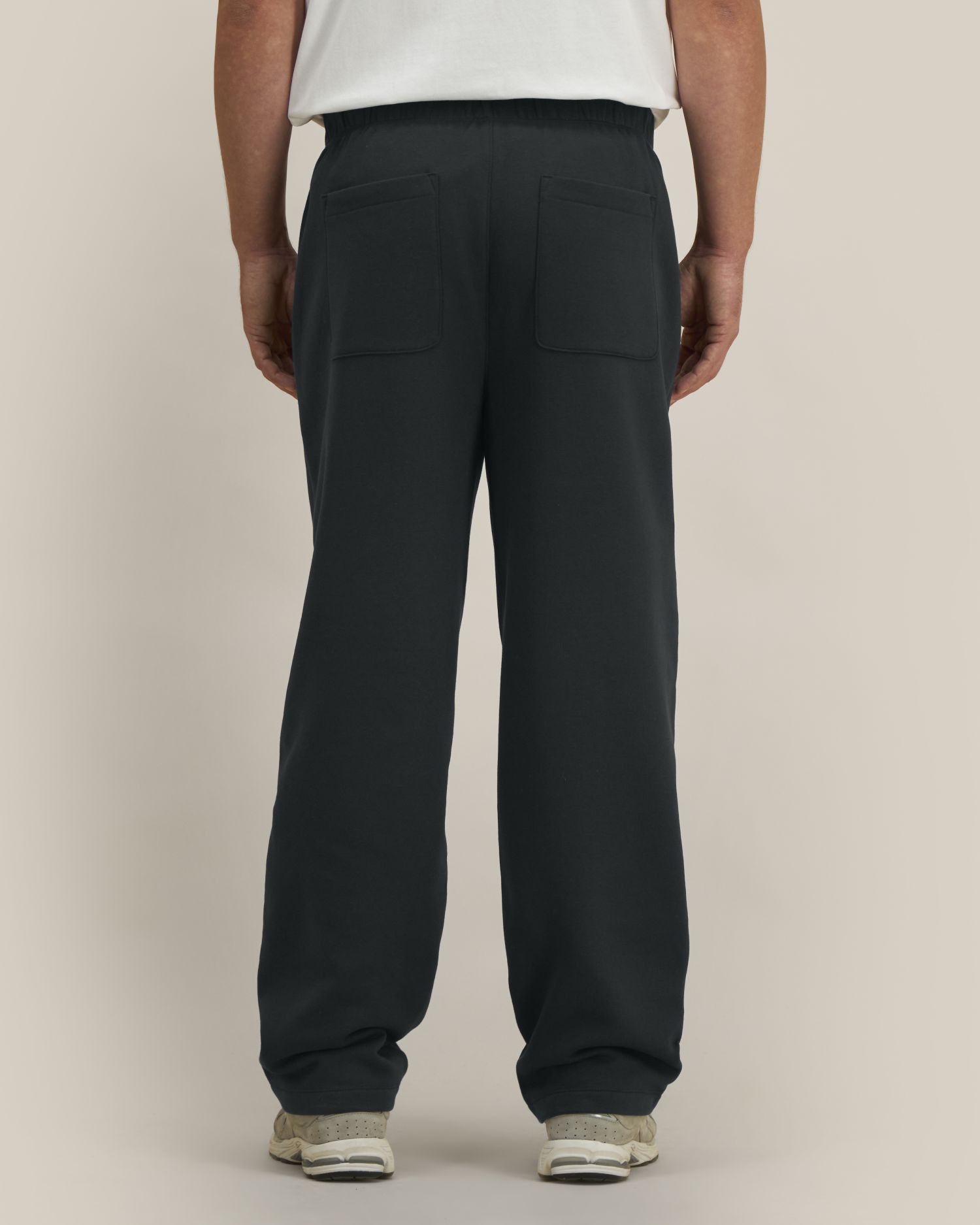 Needer in Farbe Black