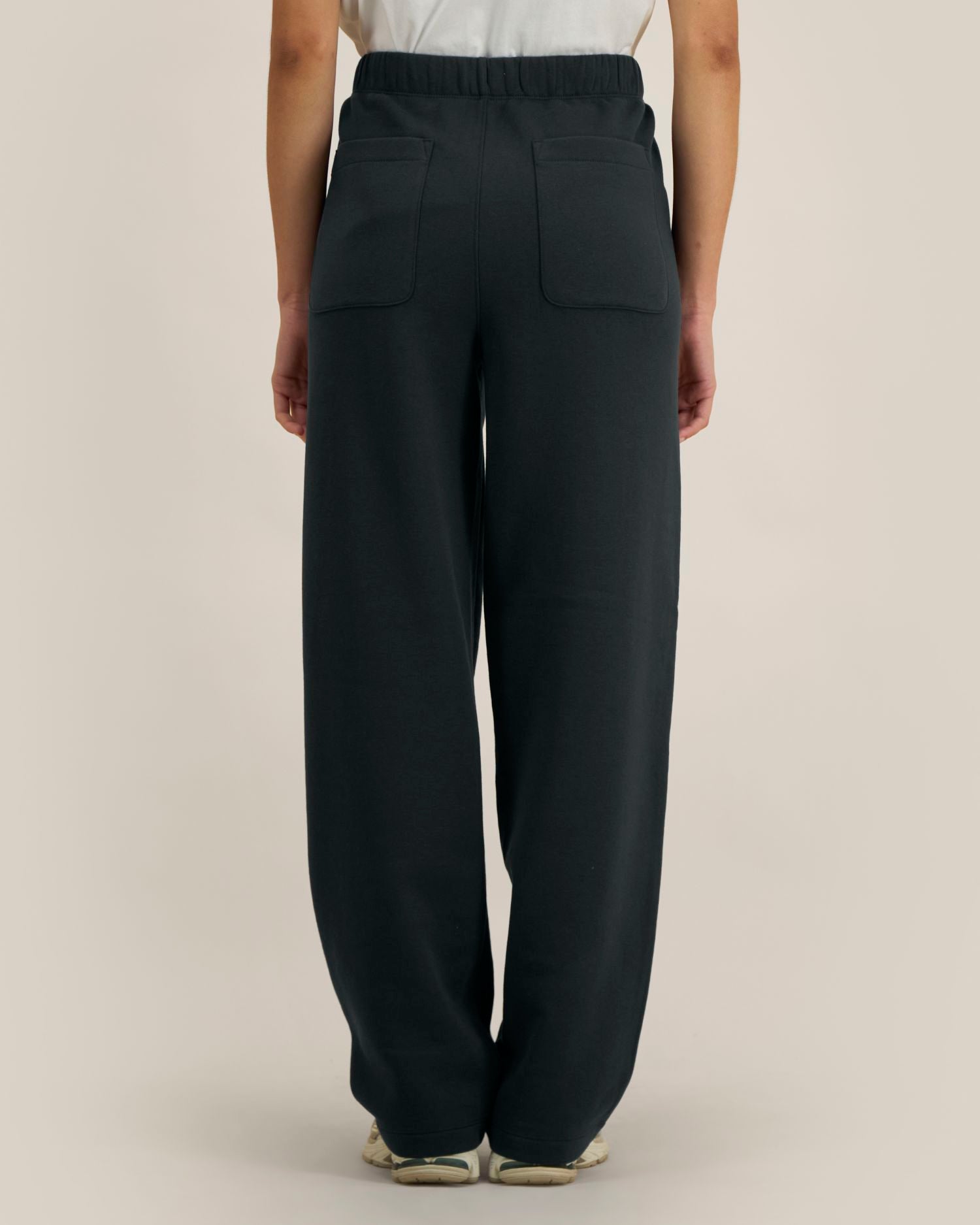 Needer in Farbe Black