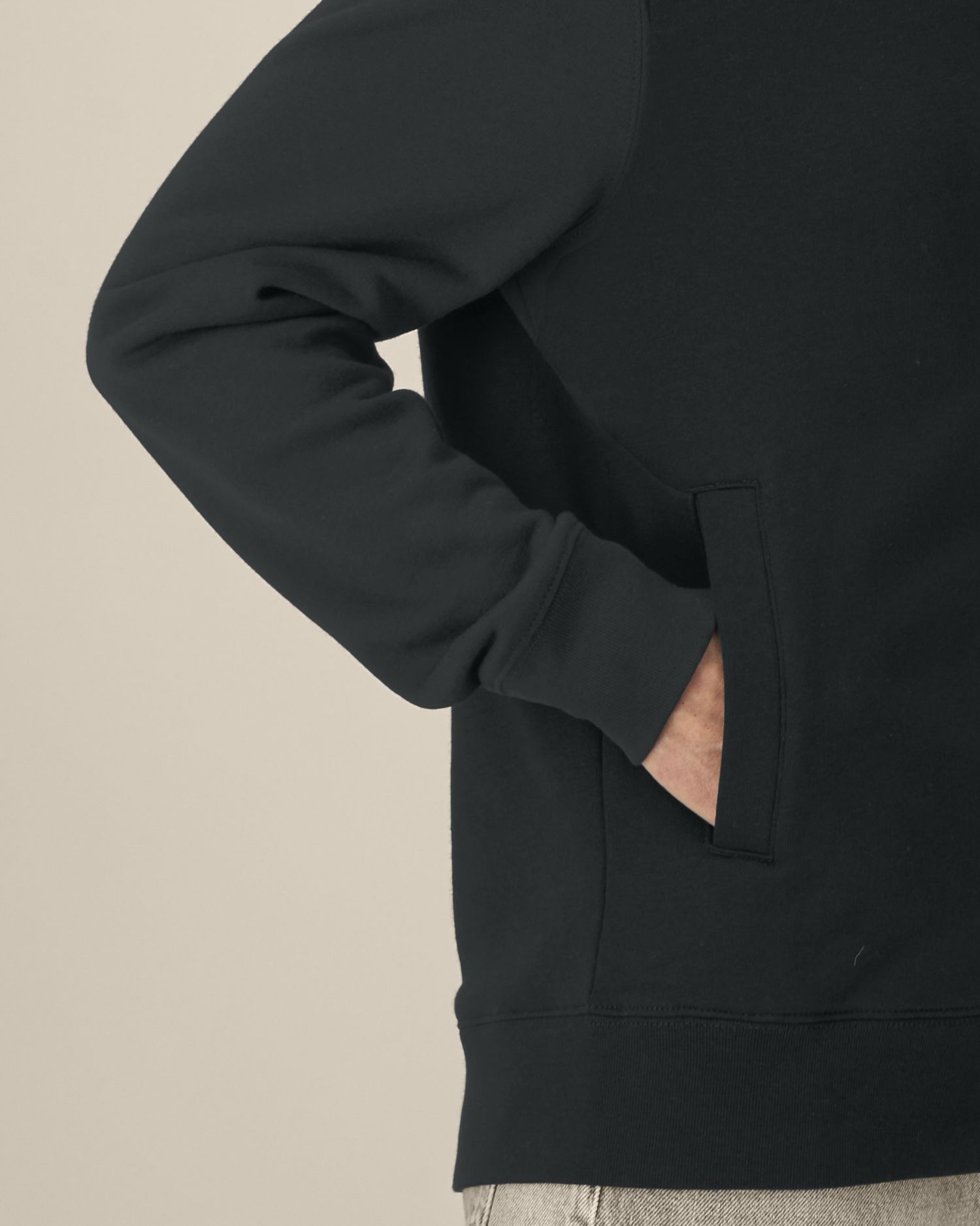 Astor in Farbe Black