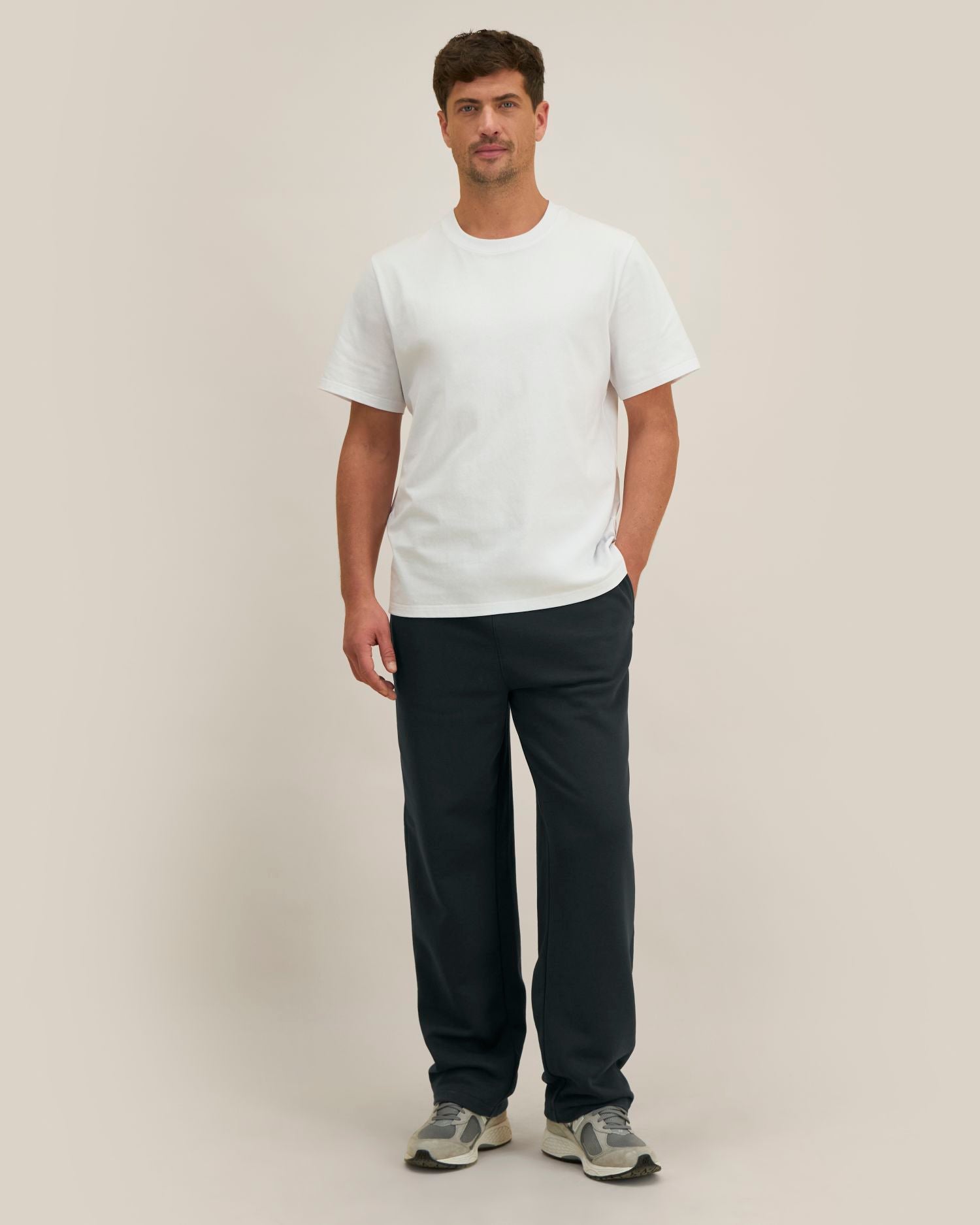 Needer in Farbe Black