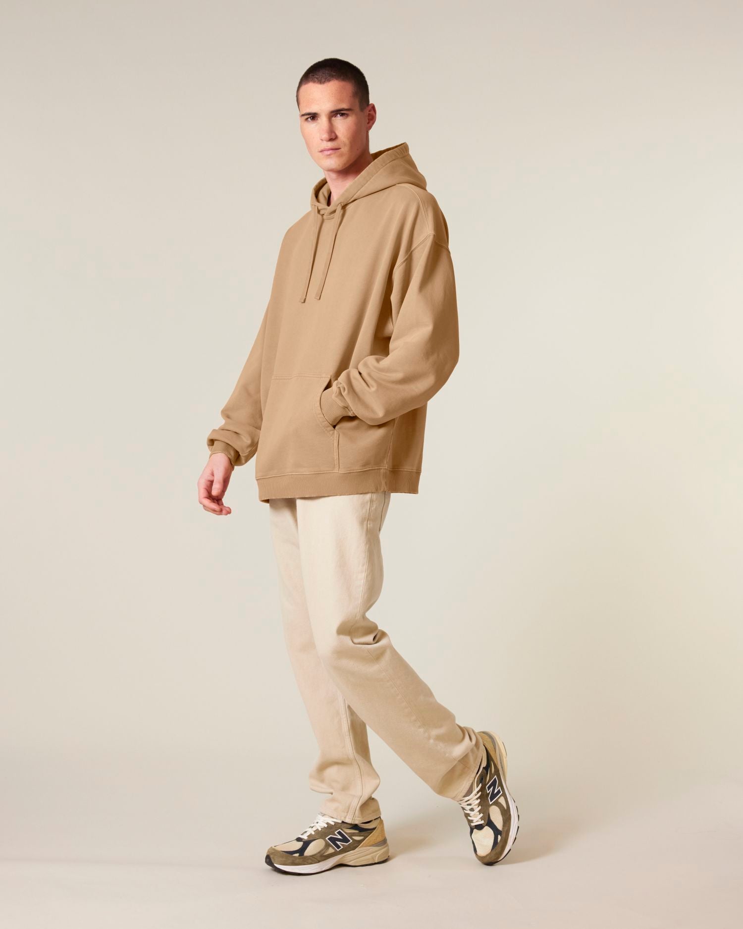 Hoodie Slammer 2.0 vintage in Farbe G. Dyed Latte