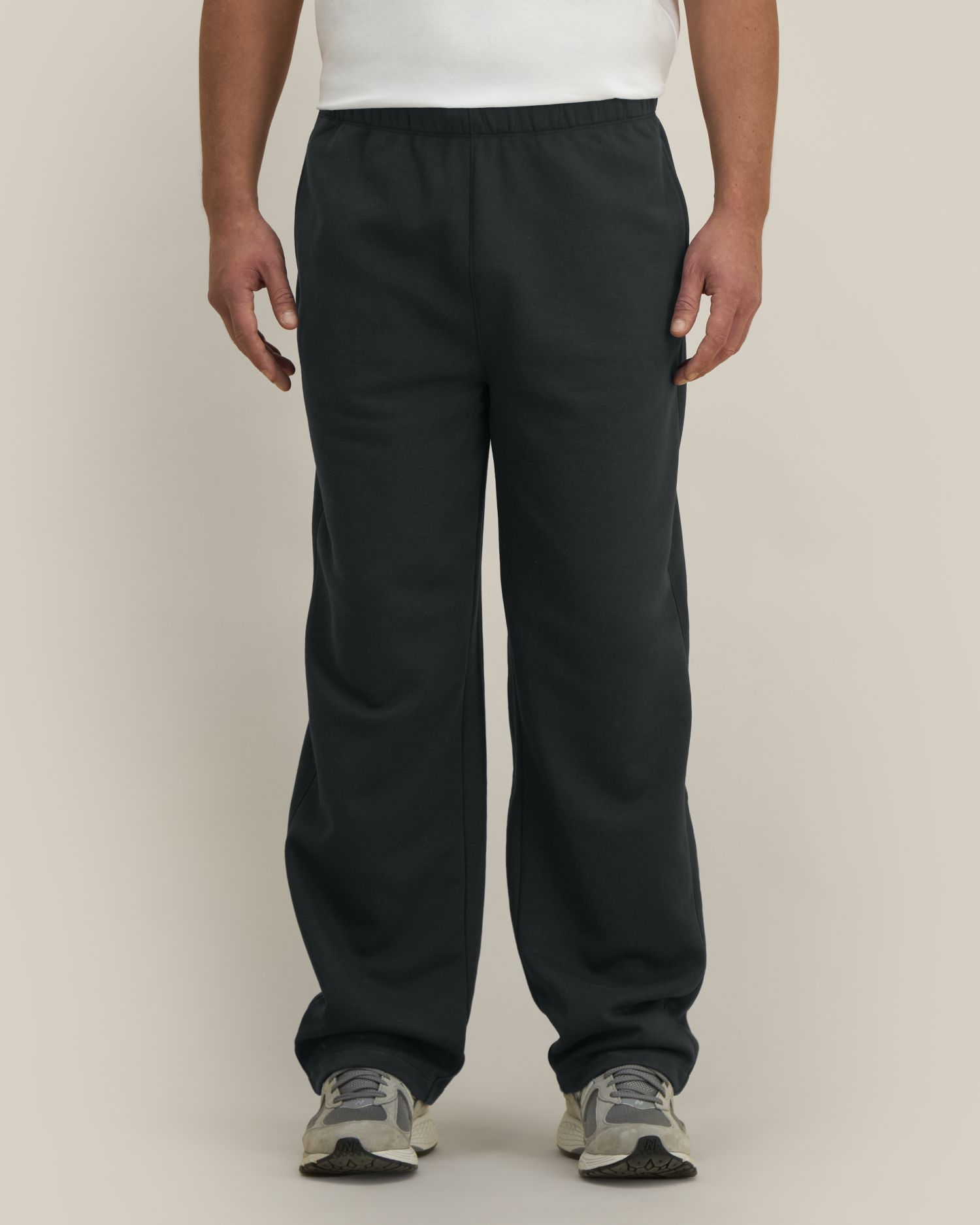 Needer in Farbe Black