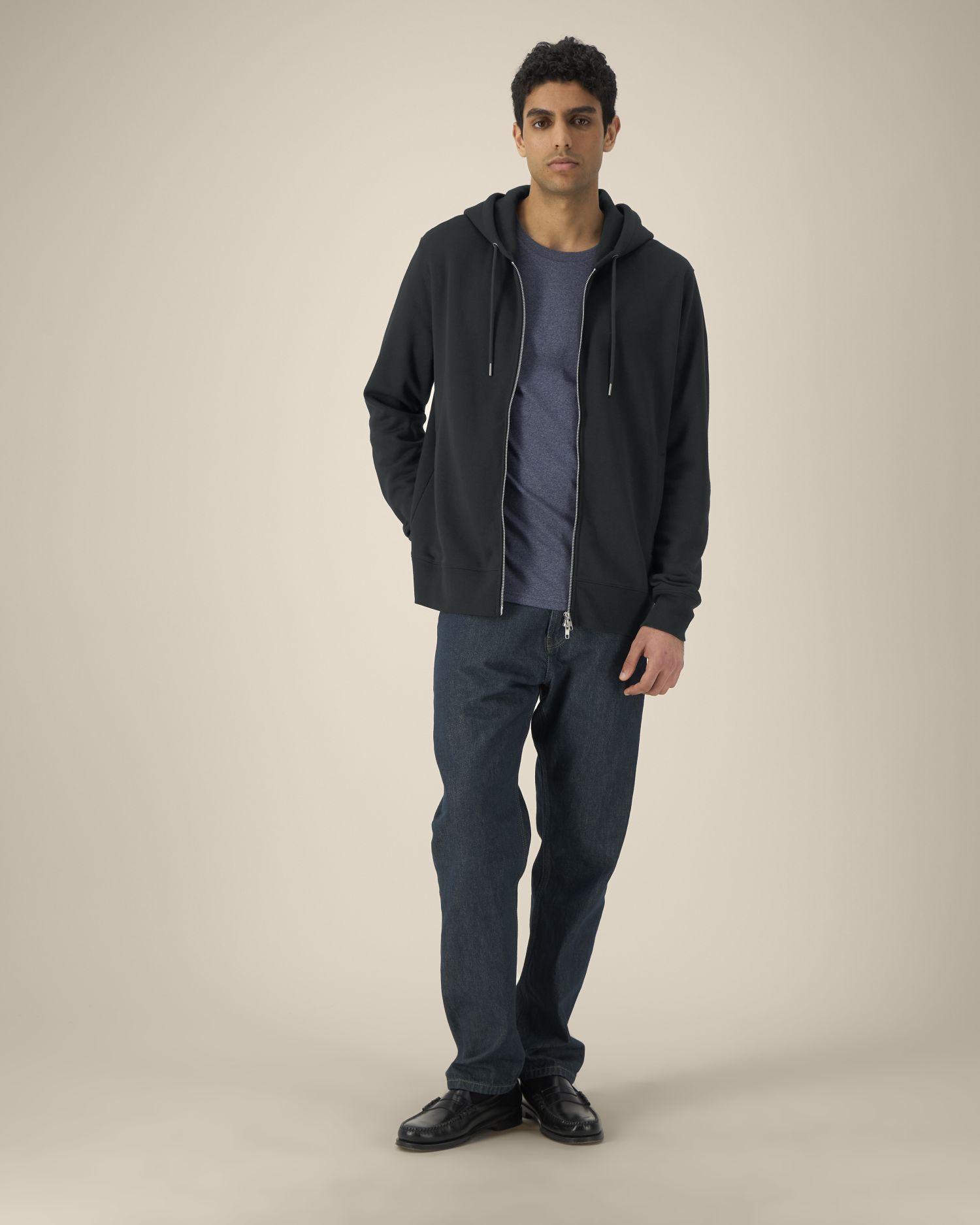 Astor in Farbe Black