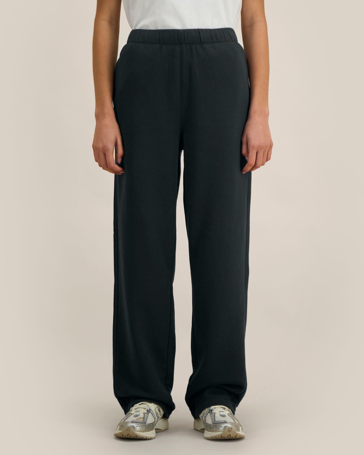 Needer in Farbe Black