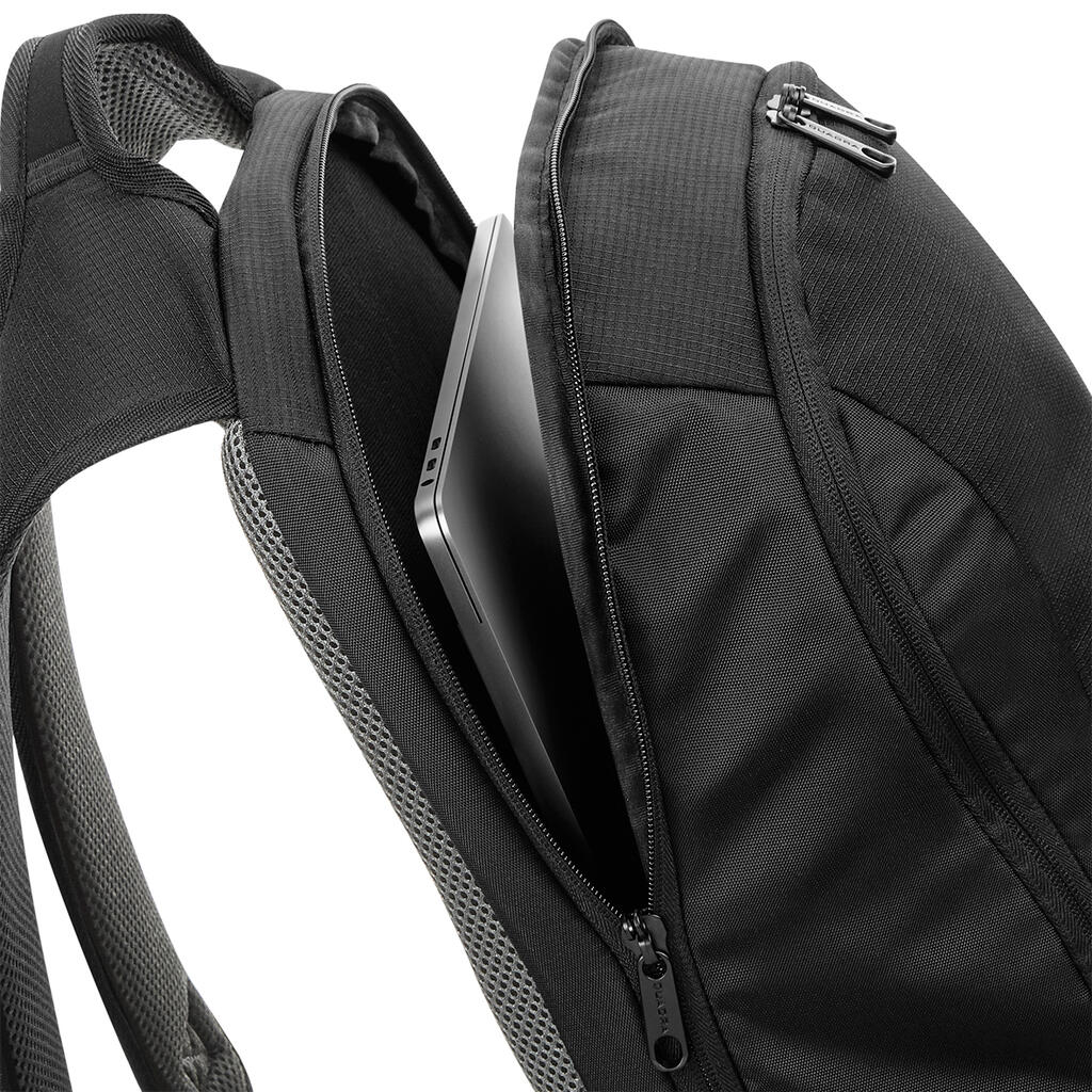  Vessel™ Slimline Laptop Backpack in Farbe Black