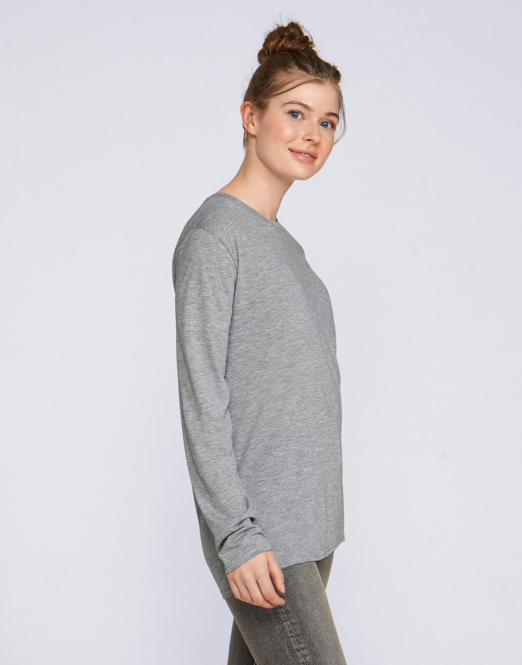  Softstyle® Long Sleeve Tee in Farbe White