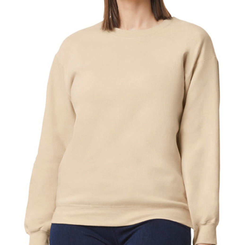 Softstyle Midweight Fleece Adult Crewneck in Farbe Sand