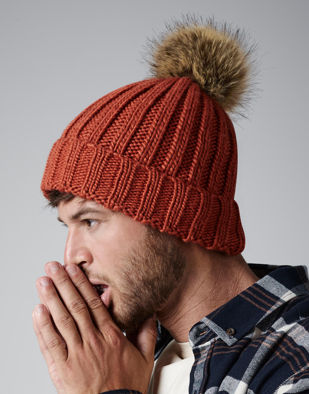  Fur Pop Pom Chunky Beanie in Farbe Biscuit
