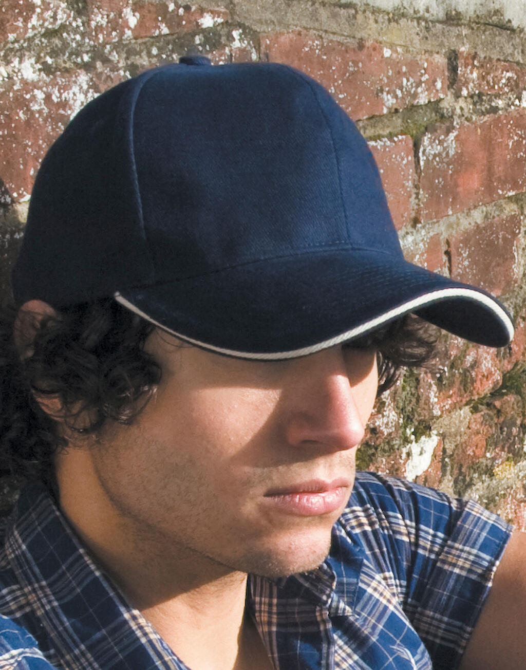  Sandwich Brushed Cotton Cap in Farbe Black/Red