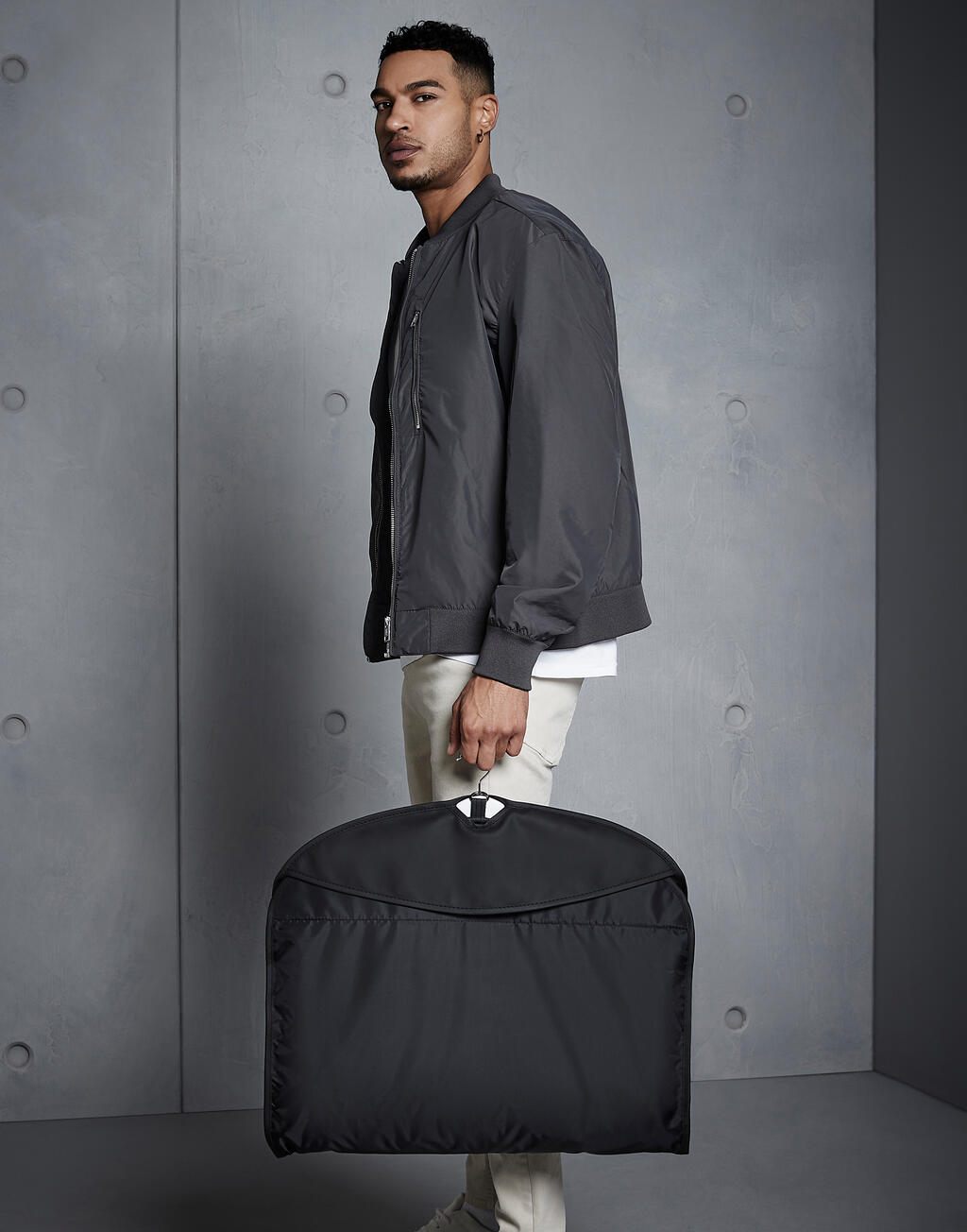  Deluxe Suit Bag in Farbe Black