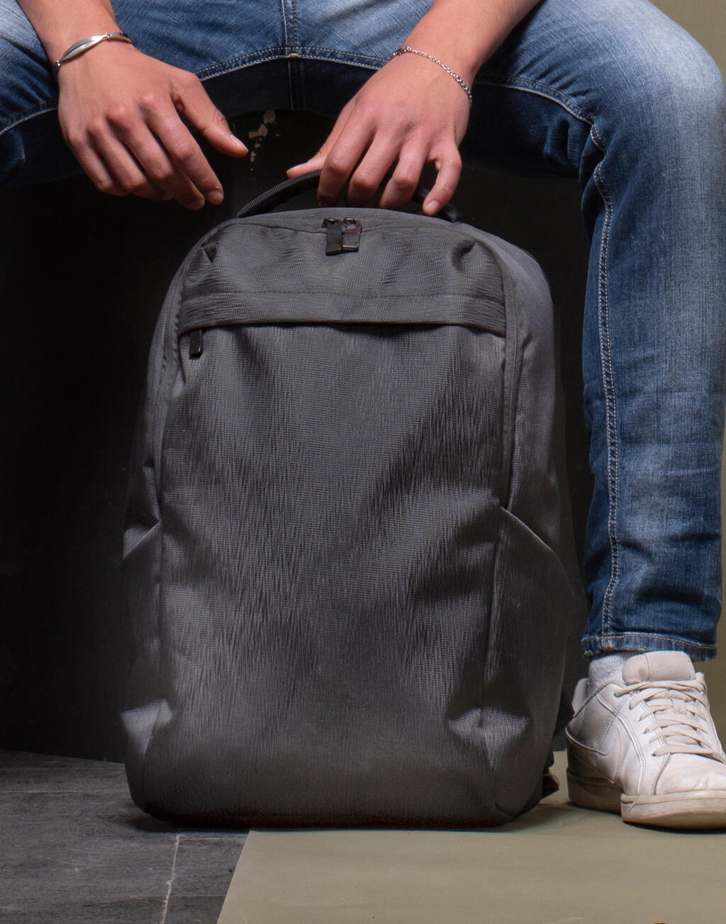 Davos Essential Laptop Backpack in Farbe Black