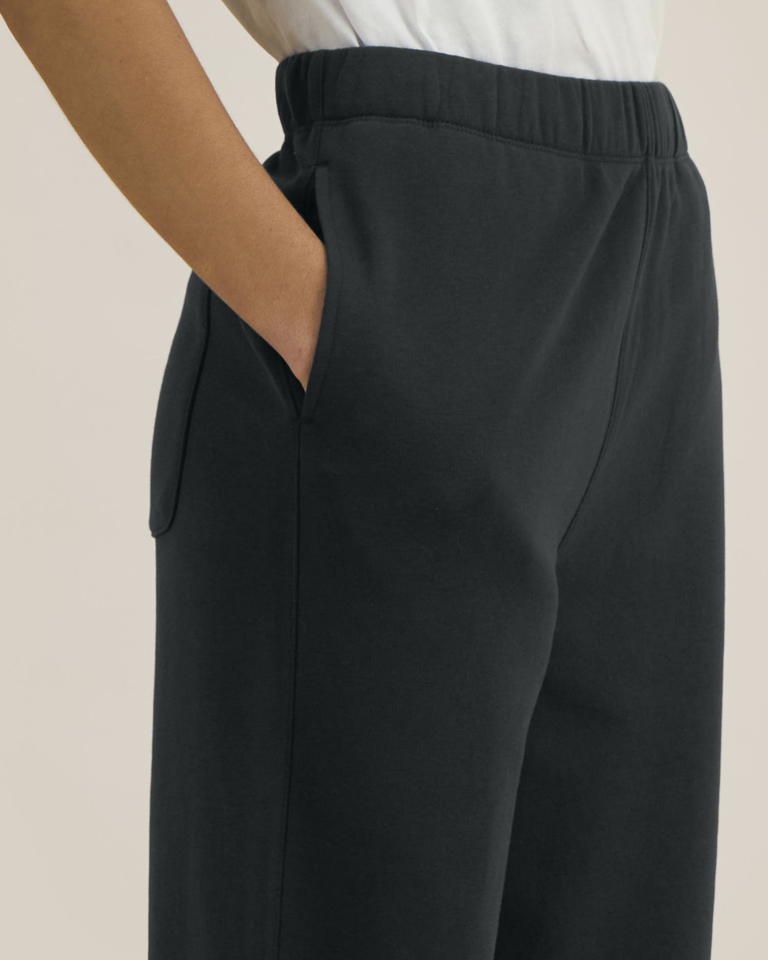 Needer in Farbe Black
