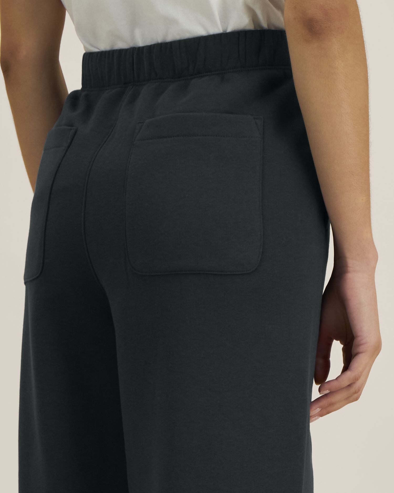 Needer in Farbe Black