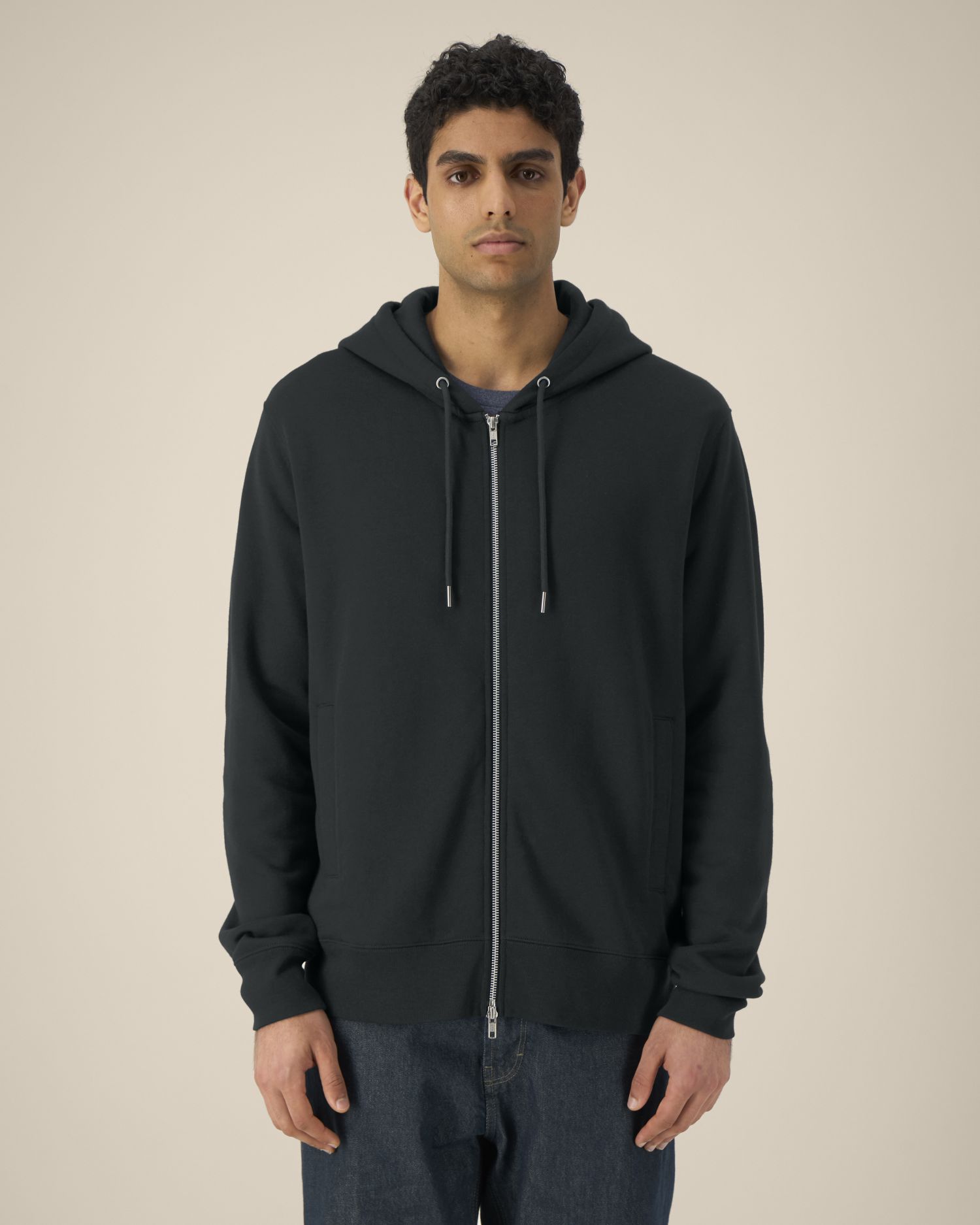Astor in Farbe Black