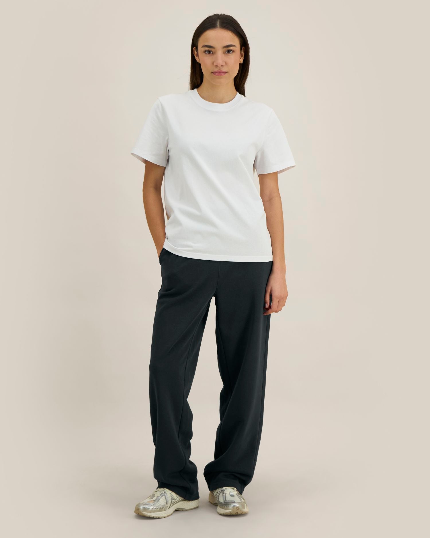 Needer in Farbe Black